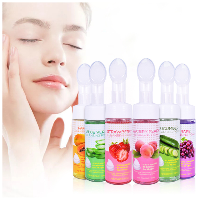 Factory Custom Cleansing & Glowing Skin VC Foaming Face Wash with Papaya Extracts Built-In Silicone Brush 